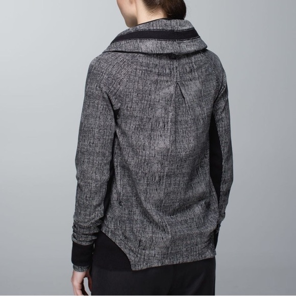 ♥️Lululemon To Class Cardigan Jacket Black & White -  sz 6 - Picture 3 of 7